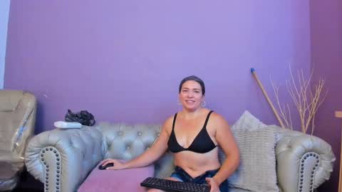 Dahiane Connor online show from 11.22.25