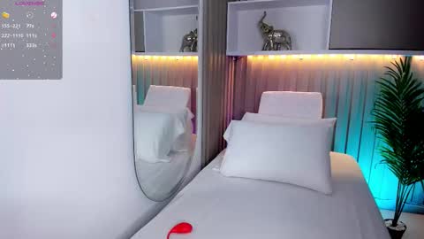 dahianthompson1_ online show from 03.02.26