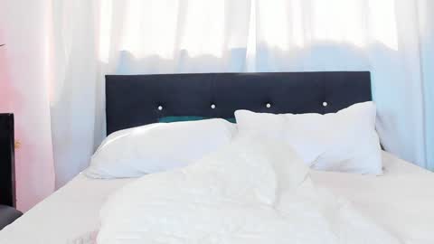 Snapshot of dailasmith chatting on 12.12.24 Daila Smith online show from 12.12.24