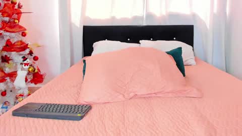 Snapshot of dailasmith chatting on 12.15.24 Daila Smith online show from 12.15.24