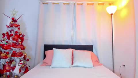 Snapshot of dailasmith chatting on 12.23.24 Daila Smith online show from 12.23.24