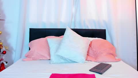 Snapshot of dailasmith chatting on 12.23.24 Daila Smith online show from 12.23.24