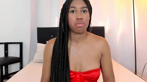 Snapshot of dailasmith chatting on 03.08.25 Daila Smith online show from 03.08.25