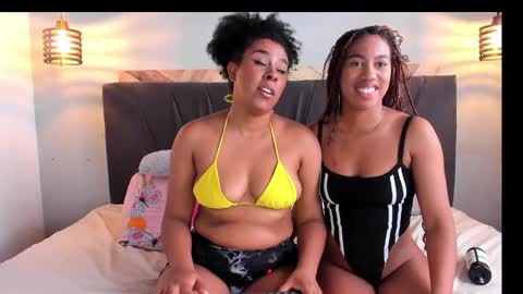 Snapshot of dailasmith chatting on 12.14.25 Daila Smith online show from 12.14.25