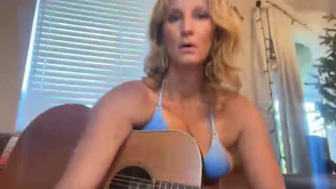 Snapshot of daisy9kat chatting on 12.05.25 Daisy137 online show from 12.05.25