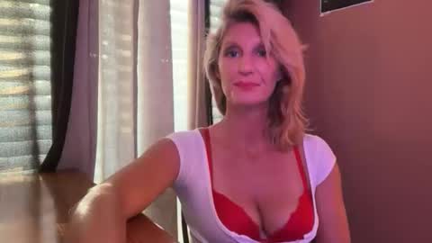 Snapshot of daisy9kat chatting on 12.16.25 Daisy137 online show from 12.16.25