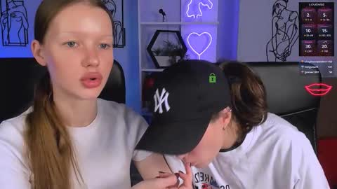 Snapshot of daisy_baby_ chatting on 10.06.25 daisy online show from 10.06.25