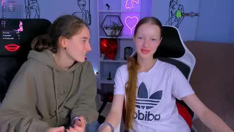 Snapshot of daisy_baby_ chatting on 10.15.25 daisy online show from 10.15.25