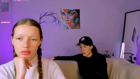 Snapshot of daisy_baby_ chatting on 10.19.25 daisy online show from 10.19.25