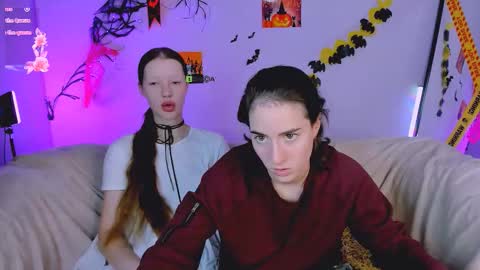 Snapshot of daisy_baby_ chatting on 10.29.25 daisy online show from 10.29.25