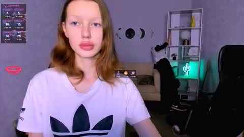 Snapshot of daisy_baby_ chatting on 11.11.25 daisy online show from 11.11.25