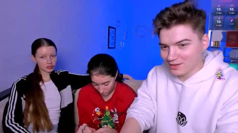 Snapshot of daisy_baby_ chatting on 12.02.25 daisy online show from 12.02.25