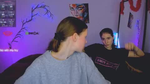 Snapshot of daisy_baby_ chatting on 12.05.25 daisy online show from 12.05.25