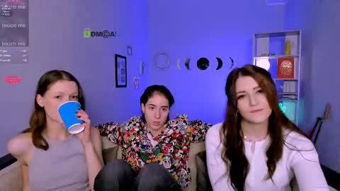 Snapshot of daisy_baby_ chatting on 12.16.25 daisy online show from 12.16.25