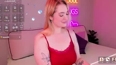 Snapshot of daisy_beckerr chatting on 07.19.26 Viickie online show from 07.19.26