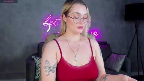 Snapshot of daisy_beckerr chatting on 08.04.26 Viickie online show from 08.04.26
