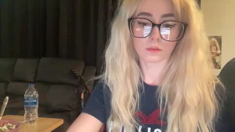 Snapshot of daisy_divine_69 chatting on 10.13.25 DaisyDivine online show from 10.13.25