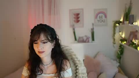 Snapshot of daisy_lowe_ chatting on 07.18.26 Daisy online show from 07.18.26