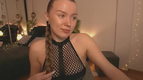 Snapshot of daisy_stacey chatting on 10.12.25 Stacey online show from 10.12.25