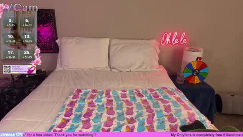Snapshot of daisymystique chatting on 04.27.26 daisymystique online show from 04.27.26