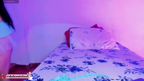 dakostelee1_ online show from 12.19.25