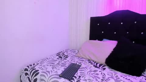 Dakota and Valerie online show from 02.22.25