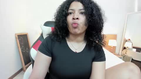 Snapshot of dakota_mars chatting on 11.29.25 dakota_mars online show from 11.29.25