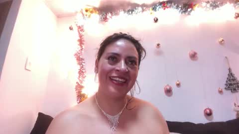 Snapshot of dakotaagray chatting on 12.14.25 Dakotaagray online show from 12.14.25