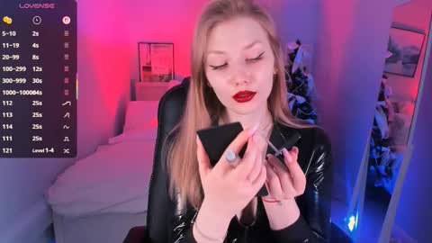 Snapshot of dakotamabs chatting on 12.15.25 Dakota online show from 12.15.25