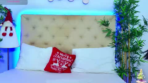 Snapshot of daliyaa_ chatting on 12.22.25 daliyaa_ online show from 12.22.25