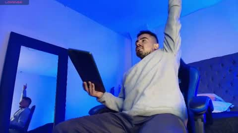 Dallas whitee online show from 04.05.26