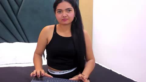 Snapshot of dalyla_queen chatting on 11.27.25 Dalyla online show from 11.27.25