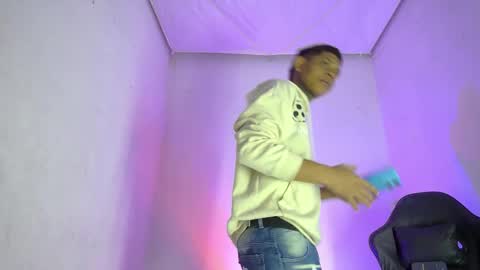 Snapshot of damar_felipe chatting on 12.04.25 damar_felipe online show from 12.04.25