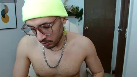 Snapshot of dami_duarte chatting on 12.14.25 Damian Duarte online show from 12.14.25