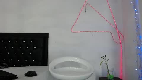 Snapshot of damian_hart_24cm chatting on 05.18.26 damian_hart_24cm online show from 05.18.26