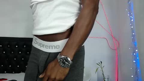 Snapshot of damian_hart_24cm chatting on 05.21.26 damian_hart_24cm online show from 05.21.26