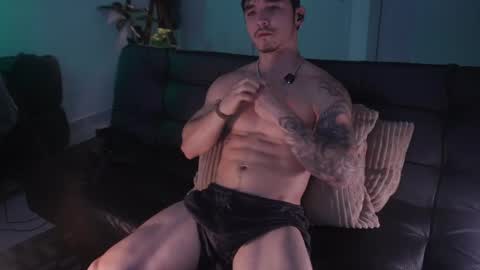 Snapshot of damianow chatting on 12.21.25 insta damn8 -------- online show from 12.21.25