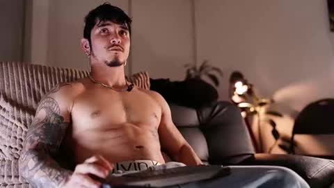 Snapshot of damianow chatting on 02.11.26 insta damn8 -------- online show from 02.11.26