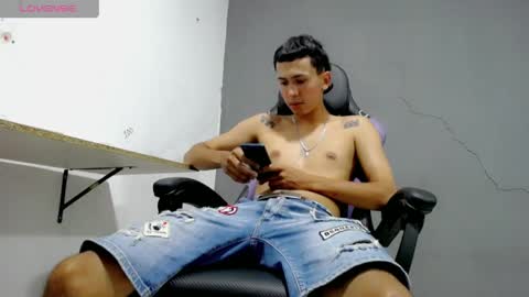 Snapshot of damien_444 chatting on 04.05.26 damien_444 online show from 04.05.26