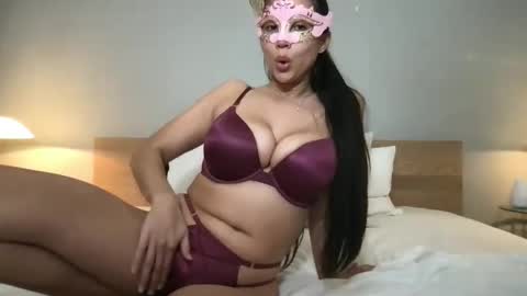 Damira Lux online show from 01.19.25