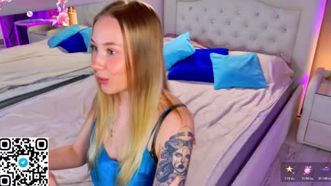 Snapshot of damn_emilia chatting on 12.02.25 Emilia online show from 12.02.25