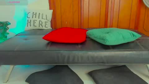 Kary-- independent model Schedule 0530am-1000am colombian time online show from 12.15.24