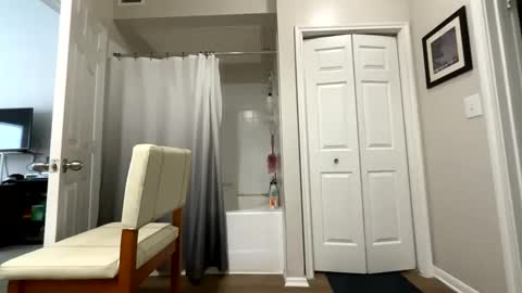 Snapshot of damnimhandsome25 chatting on 02.09.25 Clyde online show from 02.09.25