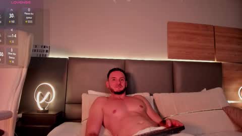 Snapshot of damonsantos chatting on 10.22.25 D A M O N online show from 10.22.25