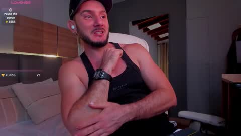 Snapshot of damonsantos chatting on 11.08.25 D A M O N online show from 11.08.25