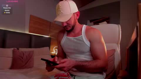 Snapshot of damonsantos chatting on 11.11.25 D A M O N online show from 11.11.25