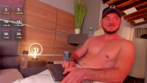 Snapshot of damonsantos chatting on 11.14.25 D A M O N online show from 11.14.25