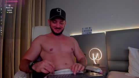 Snapshot of damonsantos chatting on 11.15.25 D A M O N online show from 11.15.25