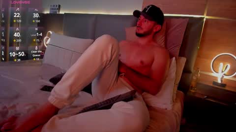 Snapshot of damonsantos chatting on 11.16.25 D A M O N online show from 11.16.25