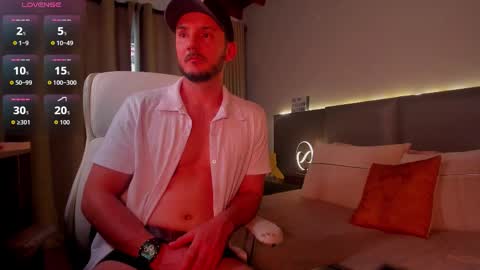 Snapshot of damonsantos chatting on 11.28.25 D A M O N online show from 11.28.25